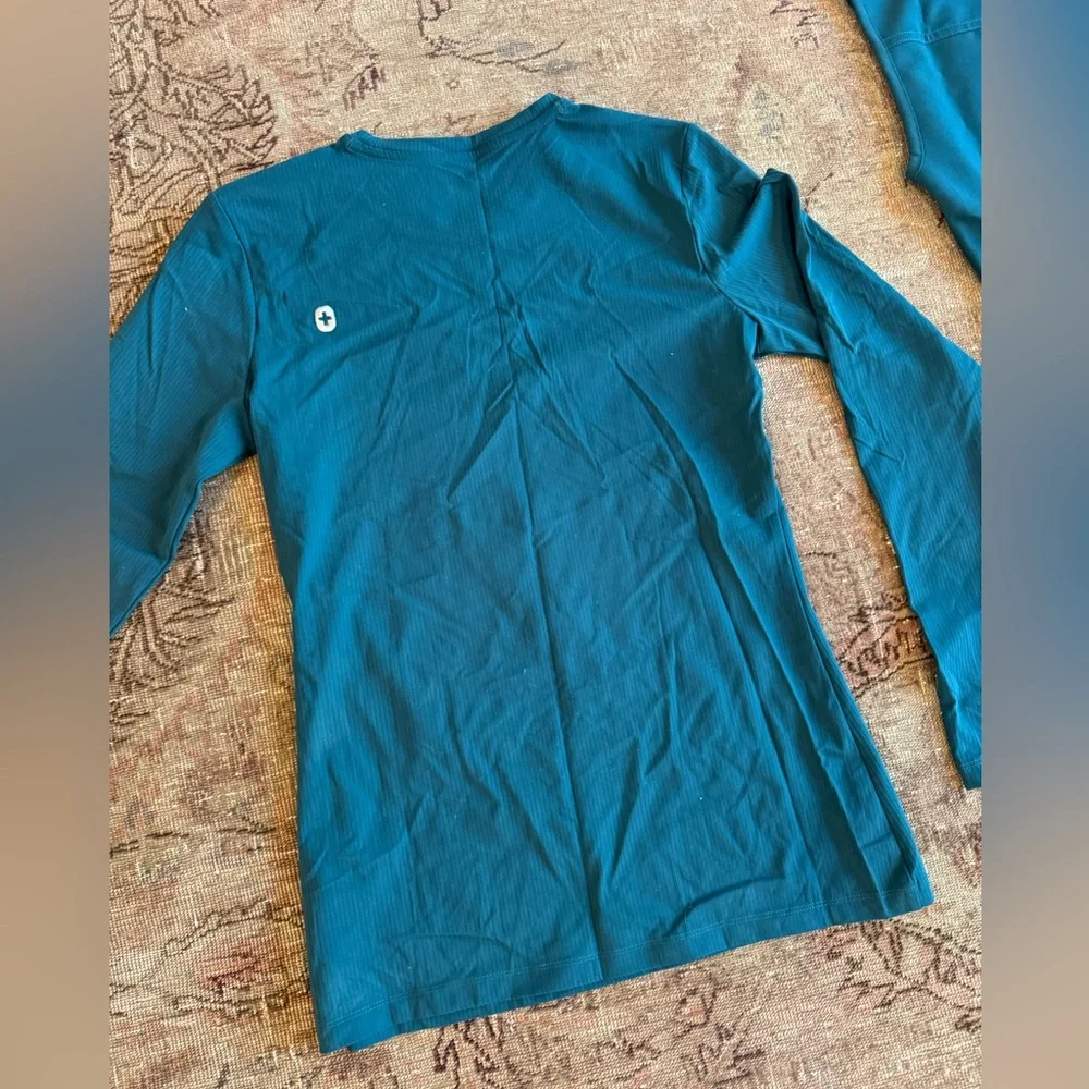 2-pcs! NWT Caribbean Blue XS FIGS Scrub Jumpsuit + long sleeve underscrub - Picture 7 of 10